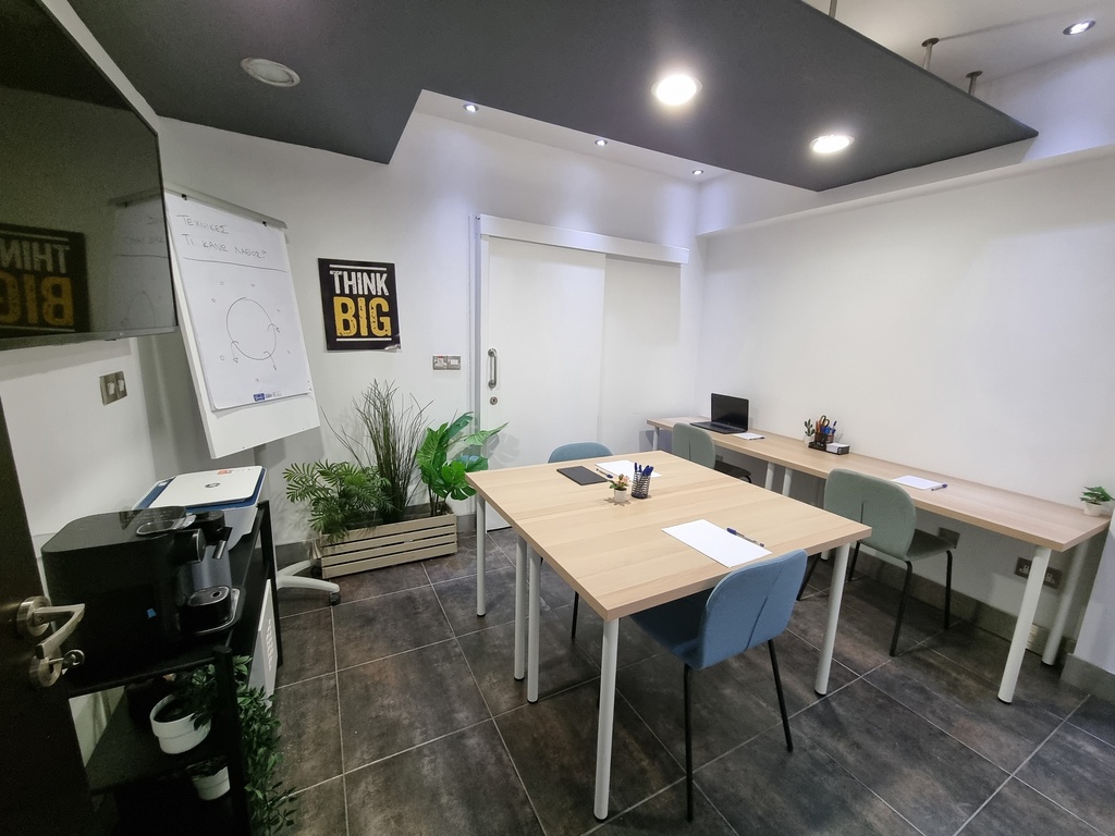 1 hour session /meeting room - private space €15/hour